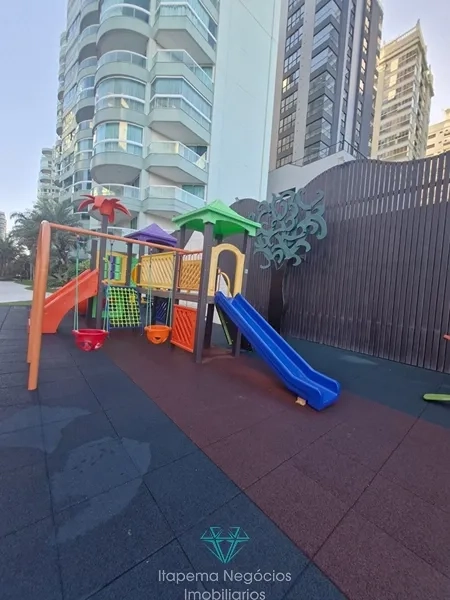 Frente para a avenida. 4 Suítes, 3 Vagas com 331,15m² Privativos: 95ª foto da galeria de imagens do imóvel