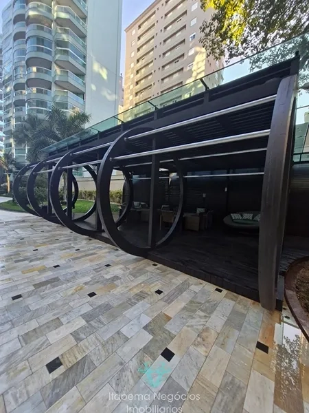 Frente para a avenida. 4 Suítes, 3 Vagas com 331,15m² Privativos: 98ª foto da galeria de imagens do imóvel