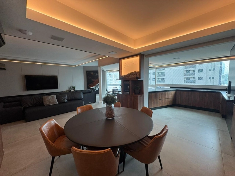 Frente para a avenida. 4 Suítes, 3 Vagas com 331,15m² Privativos: 13ª foto da galeria de imagens do imóvel