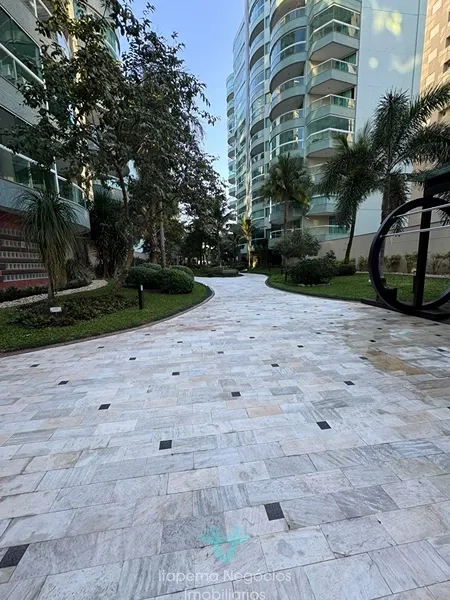 Frente para a avenida. 4 Suítes, 3 Vagas com 331,15m² Privativos: 97ª foto da galeria de imagens do imóvel
