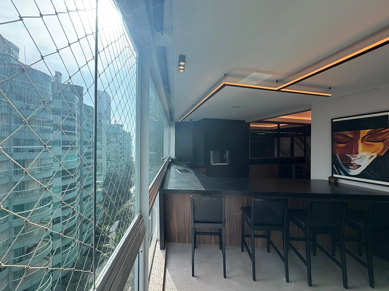Frente para a avenida. 4 Suítes, 3 Vagas com 331,15m² Privativos: 2ª foto da galeria de imagens do imóvel