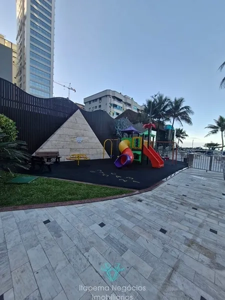 Frente para a avenida. 4 Suítes, 3 Vagas com 331,15m² Privativos: 96ª foto da galeria de imagens do imóvel