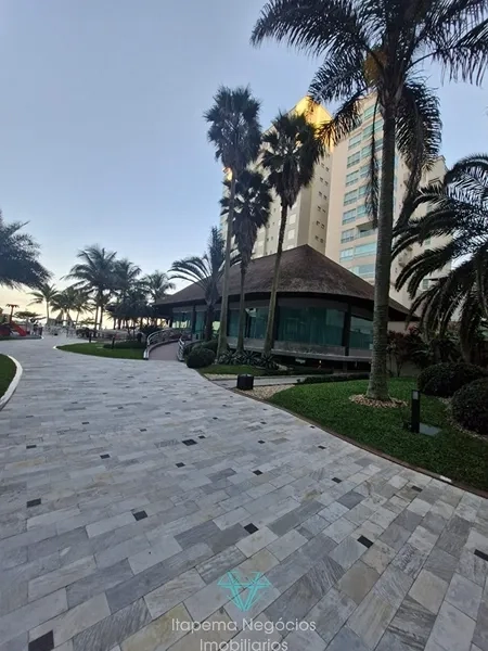 Frente para a avenida. 4 Suítes, 3 Vagas com 331,15m² Privativos: 74ª foto da galeria de imagens do imóvel