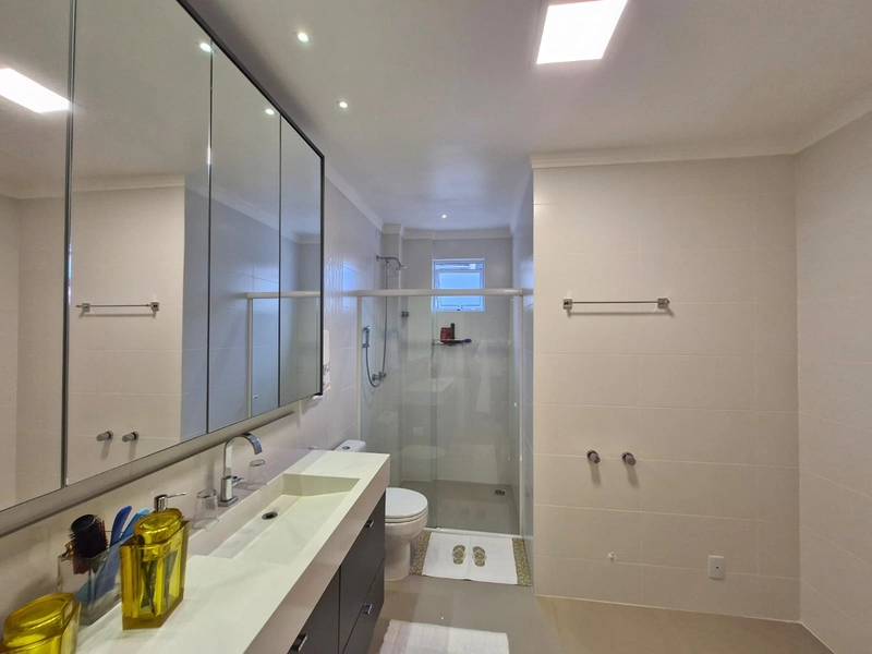 Apartamento com 3 suítes e 2 vagas na Meia Praia: 7ª foto da galeria de imagens do imóvel