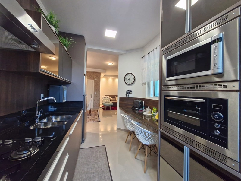 Apartamento com 3 suítes e 2 vagas na Meia Praia: 4ª foto da galeria de imagens do imóvel