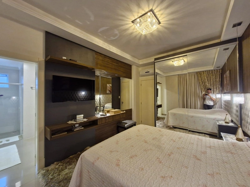 Apartamento com 3 suítes e 2 vagas na Meia Praia: 13ª foto da galeria de imagens do imóvel