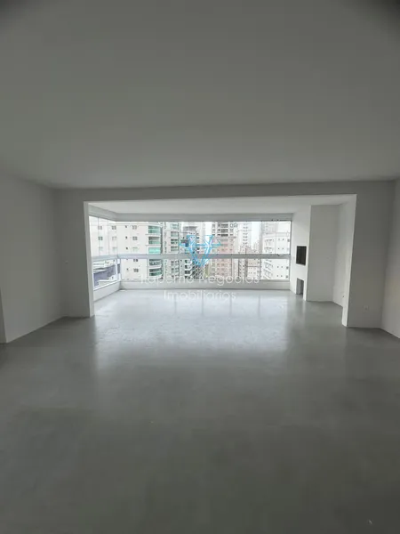 Apartamento 03 Suítes, 03 Vagas em Itapema, Meia Praia: 2ª foto da galeria de imagens do imóvel