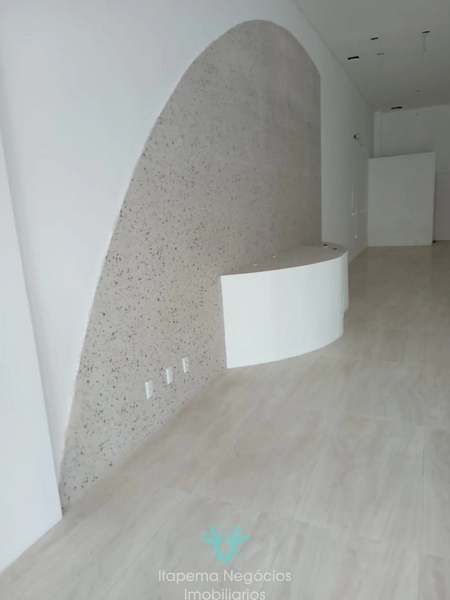 Sala comercial desocupada, 140m² privativos, 157m² totais, vaga privat: 2ª foto da galeria de imagens do imóvel