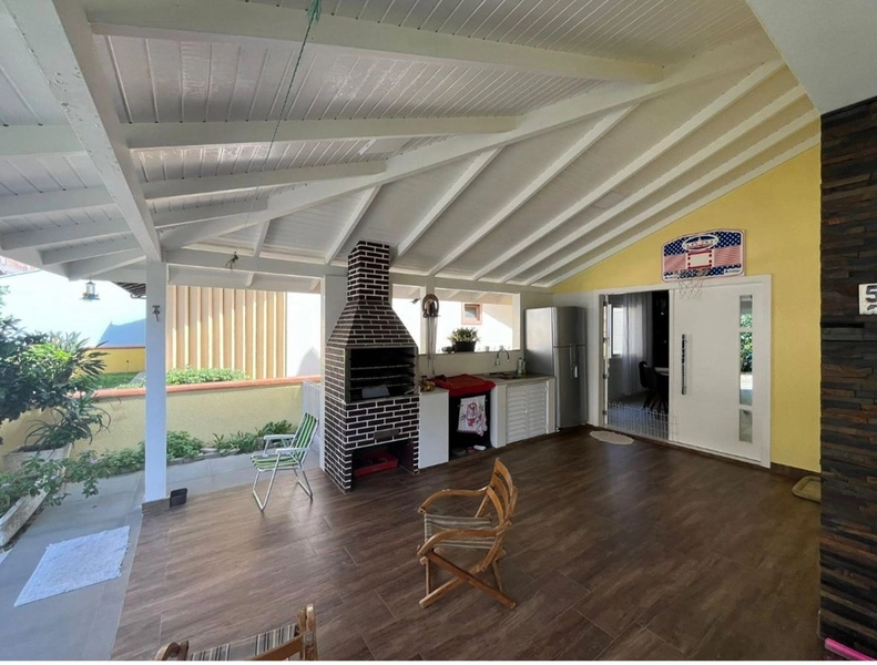 REALIZE UM SONHO! Belissima residência localizada no bairo Balneario Pereque a poucos metros do mar.: 4ª foto da galeria de imagens do imóvel