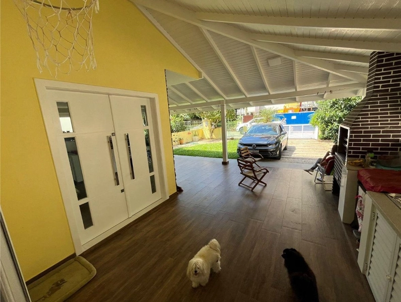 REALIZE UM SONHO! Belissima residência localizada no bairo Balneario Pereque a poucos metros do mar.: 3ª foto da galeria de imagens do imóvel