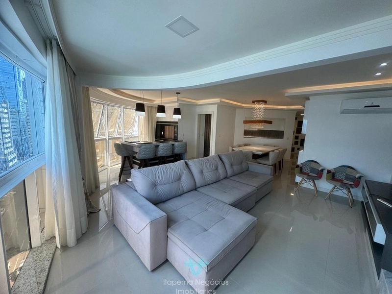 Quadra do mar, com 3 Suítes e 3 Vagas, Mobiliado.: 2ª foto da galeria de imagens do imóvel