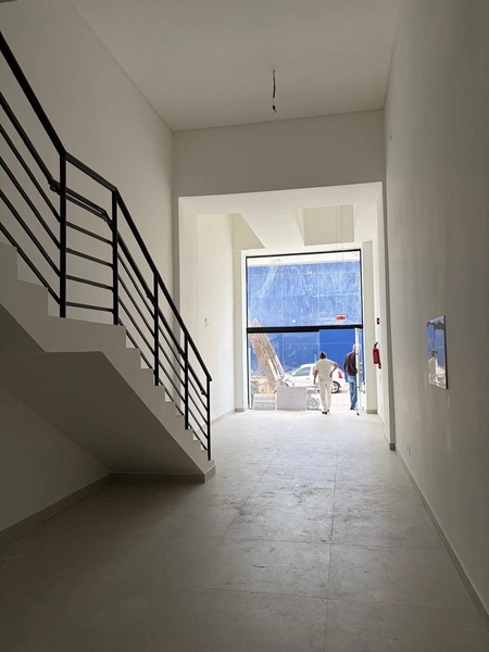 SALA COMERCIAL TÉRREA PARA LOCAÇÃO – MEIA PRAIA: 1ª foto da galeria de imagens do imóvel