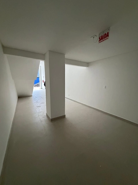 SALA COMERCIAL TÉRREA PARA LOCAÇÃO – MEIA PRAIA: 3ª foto da galeria de imagens do imóvel