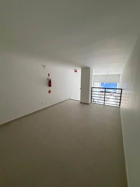 SALA COMERCIAL TÉRREA PARA LOCAÇÃO – MEIA PRAIA: 8ª foto da galeria de imagens do imóvel