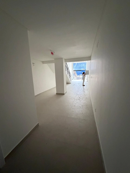 SALA COMERCIAL TÉRREA PARA LOCAÇÃO – MEIA PRAIA: 4ª foto da galeria de imagens do imóvel