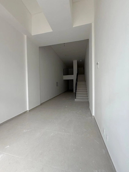 SALA COMERCIAL TÉRREA PARA LOCAÇÃO – MEIA PRAIA: 5ª foto da galeria de imagens do imóvel