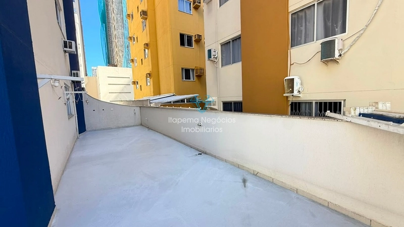 AMPLO APARTAMENTO DIFERENCIADO NA MEIA PRAIA – A 400M DO MAR: 16ª foto da galeria de imagens do imóvel