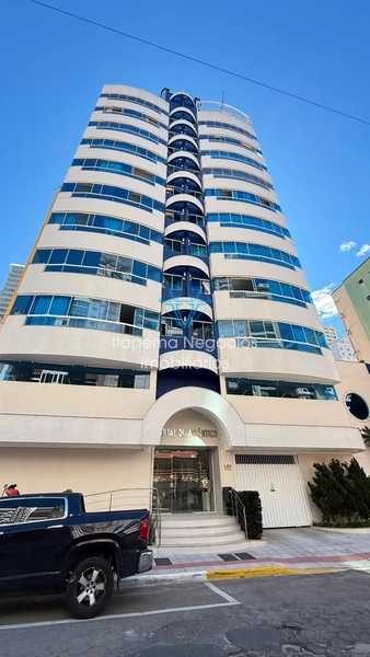 AMPLO APARTAMENTO DIFERENCIADO NA MEIA PRAIA – A 400M DO MAR: 2ª foto da galeria de imagens do imóvel