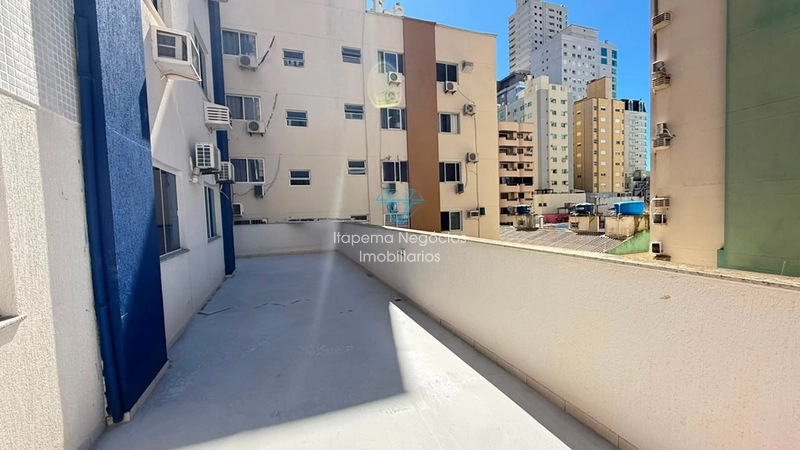 AMPLO APARTAMENTO DIFERENCIADO NA MEIA PRAIA – A 400M DO MAR: 17ª foto da galeria de imagens do imóvel