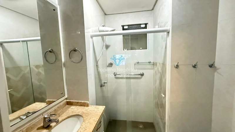 AMPLO APARTAMENTO DIFERENCIADO NA MEIA PRAIA – A 400M DO MAR: 26ª foto da galeria de imagens do imóvel