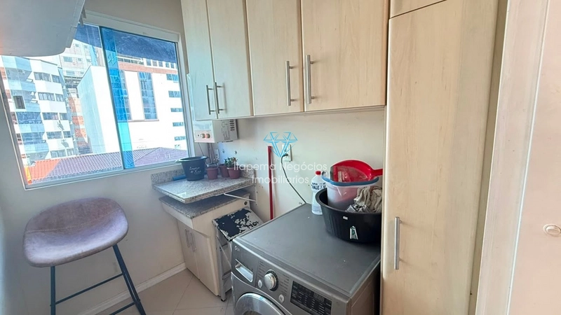 AMPLO APARTAMENTO DIFERENCIADO NA MEIA PRAIA – A 400M DO MAR: 13ª foto da galeria de imagens do imóvel