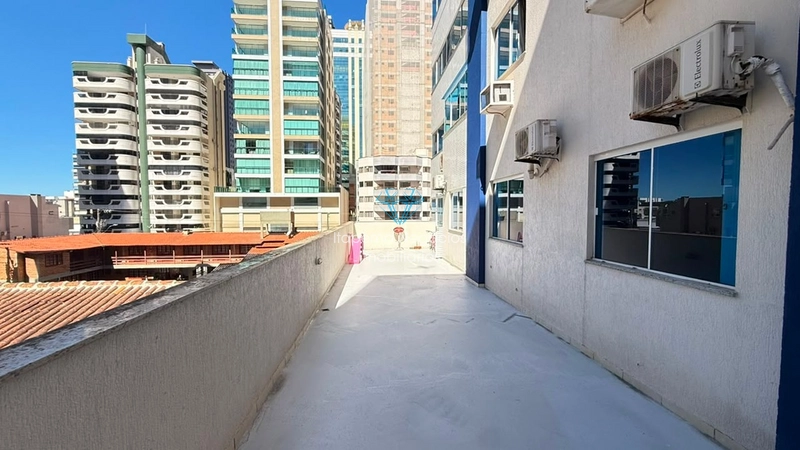 AMPLO APARTAMENTO DIFERENCIADO NA MEIA PRAIA – A 400M DO MAR: 19ª foto da galeria de imagens do imóvel