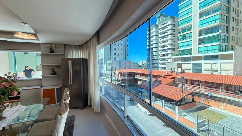 AMPLO APARTAMENTO DIFERENCIADO NA MEIA PRAIA – A 400M DO MAR: 10ª foto da galeria de imagens do imóvel