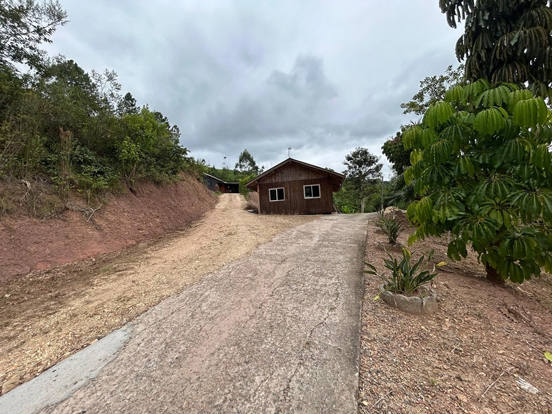 OPORTUNIDADE ÚNICA – SÍTIO COMPLETO COM 3 CASAS E AMPLO TERRENO: 20ª foto da galeria de imagens do imóvel