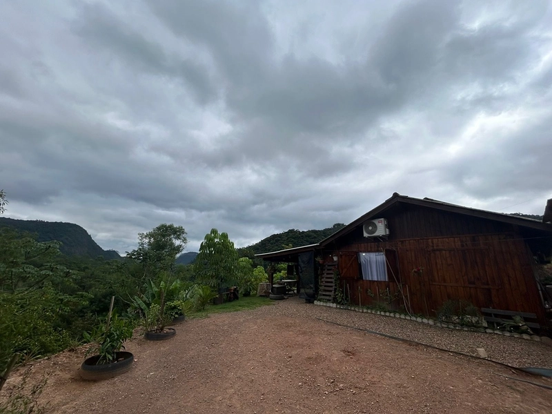 OPORTUNIDADE ÚNICA – SÍTIO COMPLETO COM 3 CASAS E AMPLO TERRENO: 5ª foto da galeria de imagens do imóvel