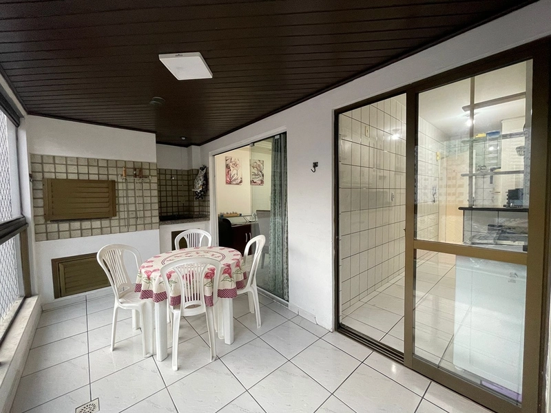 APARTAMENTO MOBILIADO QUADRA MAR PARA LOCAÇÃO - MEIA PRAIA: 2ª foto da galeria de imagens do imóvel