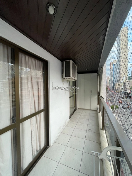 APARTAMENTO MOBILIADO QUADRA MAR PARA LOCAÇÃO - MEIA PRAIA: 3ª foto da galeria de imagens do imóvel