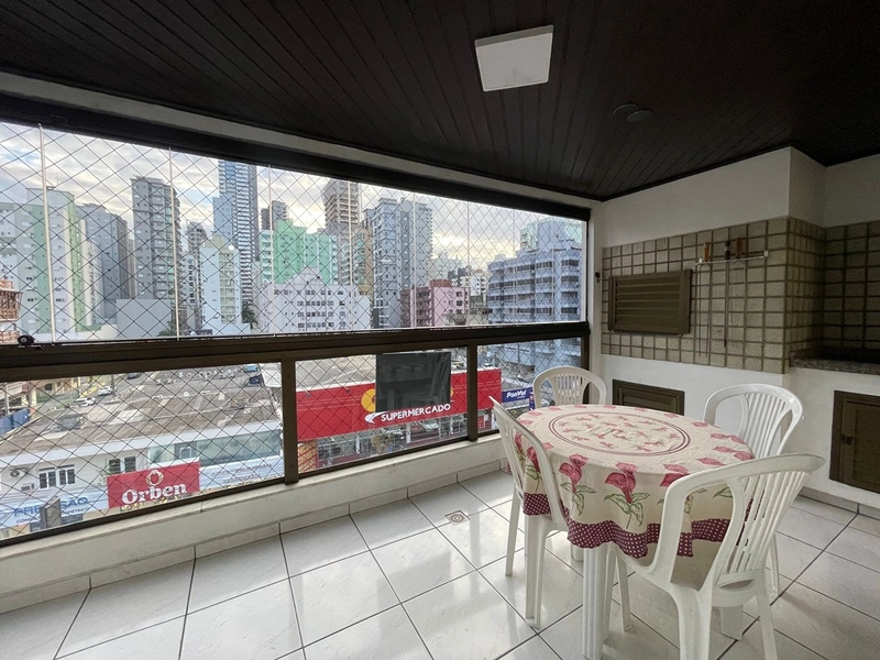 APARTAMENTO MOBILIADO QUADRA MAR PARA LOCAÇÃO - MEIA PRAIA: 1ª foto da galeria de imagens do imóvel