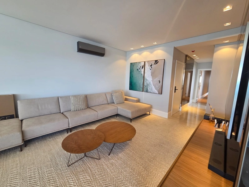SOFISTICAÇÃO, ESPAÇO E LOCALIZAÇÃO PRIVILEGIADA: 2ª foto da galeria de imagens do imóvel