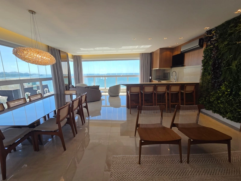 SOFISTICAÇÃO, ESPAÇO E LOCALIZAÇÃO PRIVILEGIADA: 1ª foto da galeria de imagens do imóvel