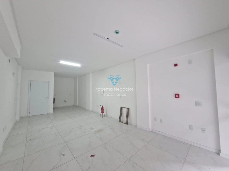 Sala Comercial para Locação – Meia Praia: 3ª foto da galeria de imagens do imóvel