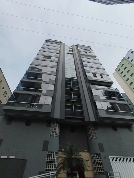 Amplo apto em excelente localização na Meia Praia! : 2ª foto da galeria de imagens do imóvel