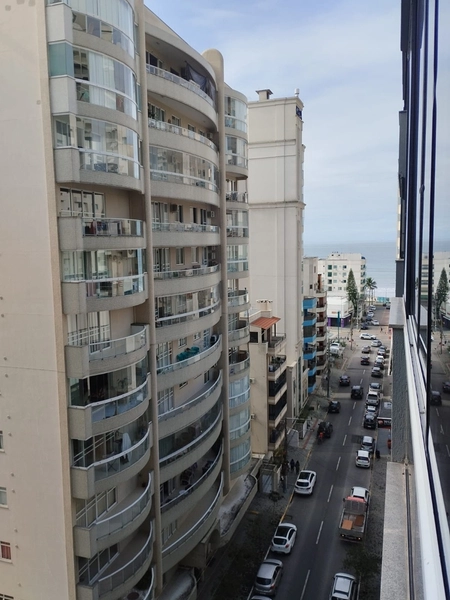 Amplo apto em excelente localização na Meia Praia! : 4ª foto da galeria de imagens do imóvel