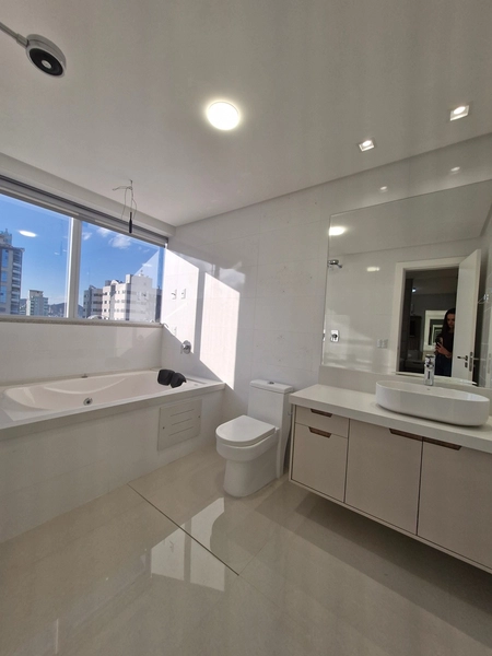 Apartamento - 03 Suítes - 03 Vagas de Garagem, Frente Avenida Nereu Ramos. : 67ª foto da galeria de imagens do imóvel