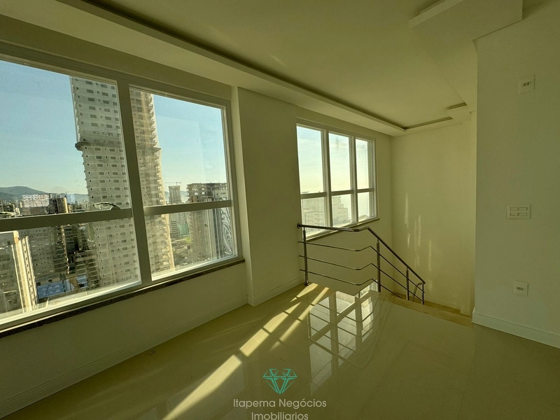 Duplex - 4 Suítes, sendo 2 demi e 1 master, 3 Vagas .: 7ª foto da galeria de imagens do imóvel