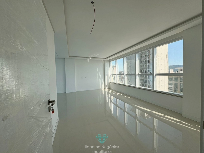 Duplex - 4 Suítes, sendo 2 demi e 1 master, 3 Vagas .: 1ª foto da galeria de imagens do imóvel