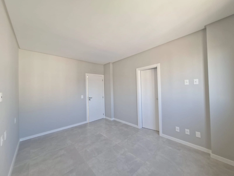 2 Suítes + 2 Vagas em Meia Praia: 11ª foto da galeria de imagens do imóvel