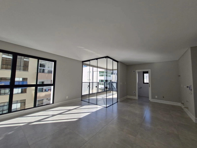 2 Suítes + 2 Vagas em Meia Praia: 8ª foto da galeria de imagens do imóvel