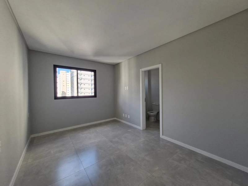 2 Suítes + 2 Vagas em Meia Praia: 13ª foto da galeria de imagens do imóvel