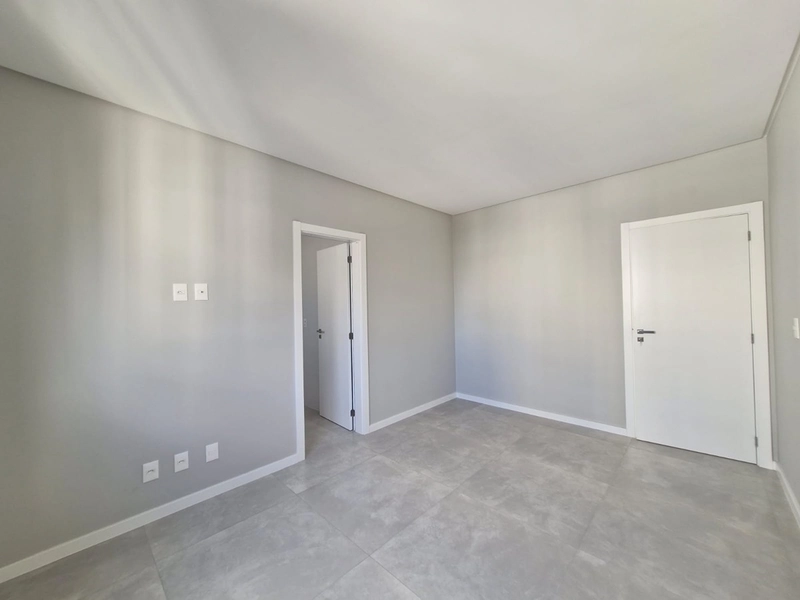 2 Suítes + 2 Vagas em Meia Praia: 10ª foto da galeria de imagens do imóvel