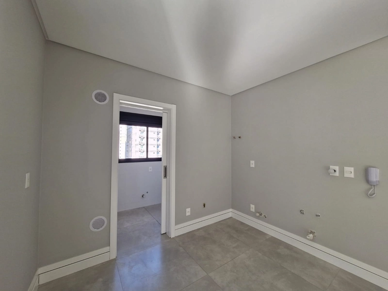 2 Suítes + 2 Vagas em Meia Praia: 14ª foto da galeria de imagens do imóvel