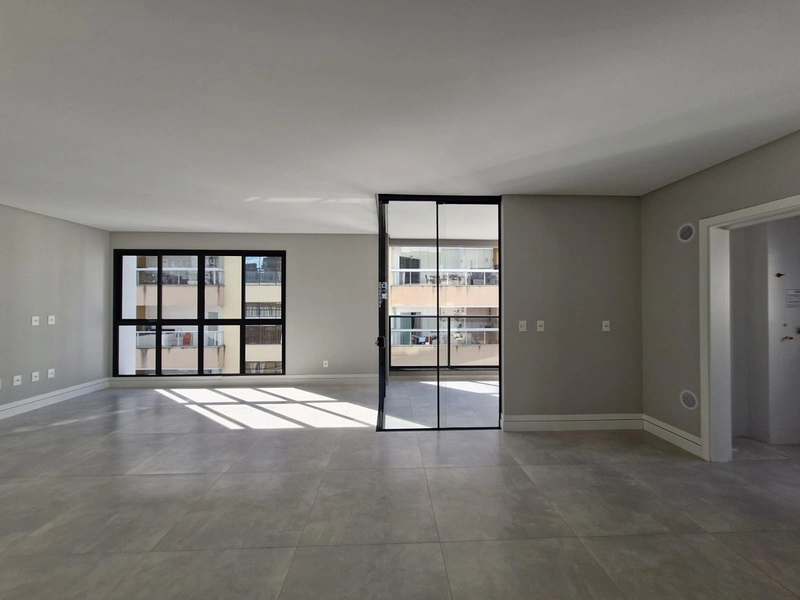 2 Suítes + 2 Vagas em Meia Praia: 6ª foto da galeria de imagens do imóvel