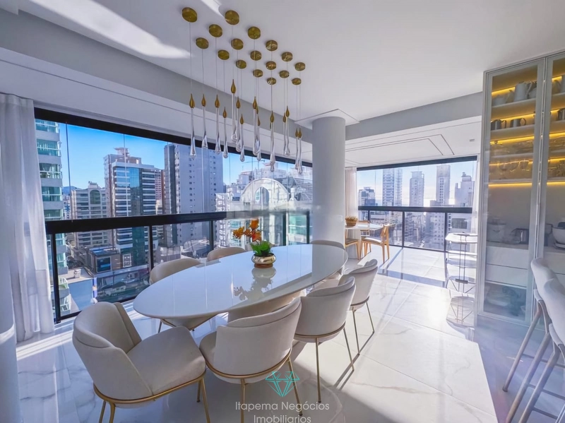 APARTAMENTO FINAMENTE MOBILIADO COM 4 SUITES - ITAPEMA, MEIA PRAIA!: 2ª foto da galeria de imagens do imóvel
