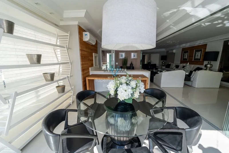 4 dormitórios, 6 banheiros, 4 suítes, 3 vagas de garagem: 7ª foto da galeria de imagens do imóvel