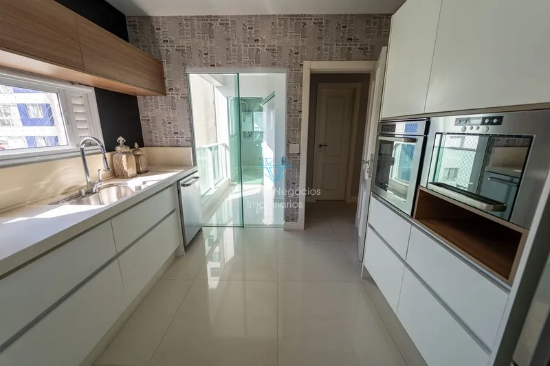 4 dormitórios, 6 banheiros, 4 suítes, 3 vagas de garagem: 14ª foto da galeria de imagens do imóvel
