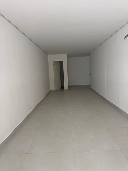 Sala Comercial para Locação – 75m² | Segunda Avenida – Meia Praia: 1ª foto da galeria de imagens do imóvel